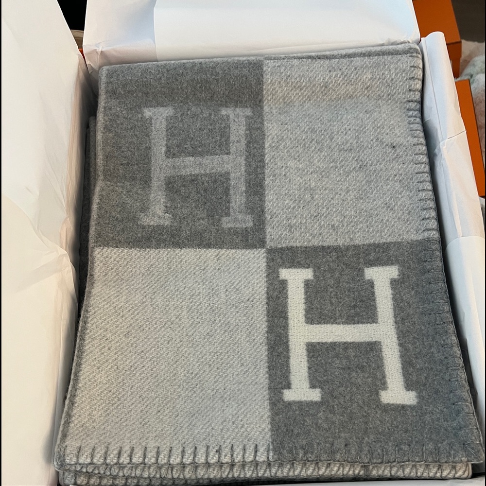 Brand new hermes gris clair Avalon blanket